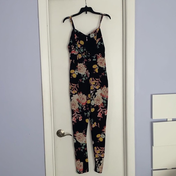 Material Girl Juniors' Printed Cutout Jumpsuit Size S - Picture 3 of 4